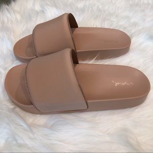 Qupid Blush Slides